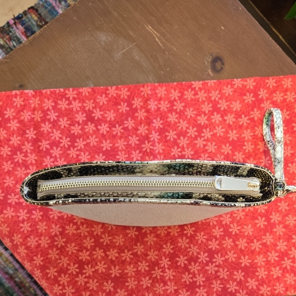 Brahmin Arianna Wristlet in Multi-Flashback. Exclusive. SOLD OUT. HTF. RARE. - Picture 12 of 16